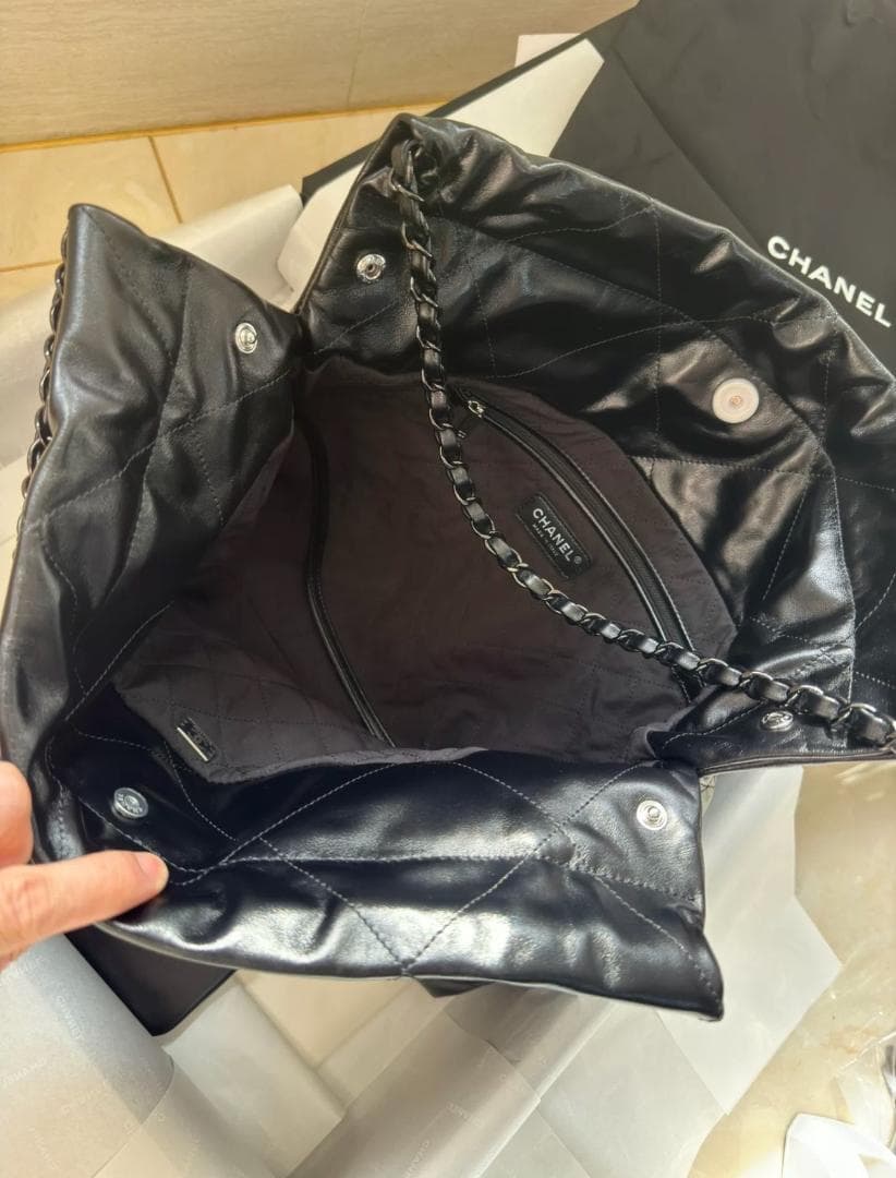 CHANEL 22 ミディアムハンドバッグ ブラック