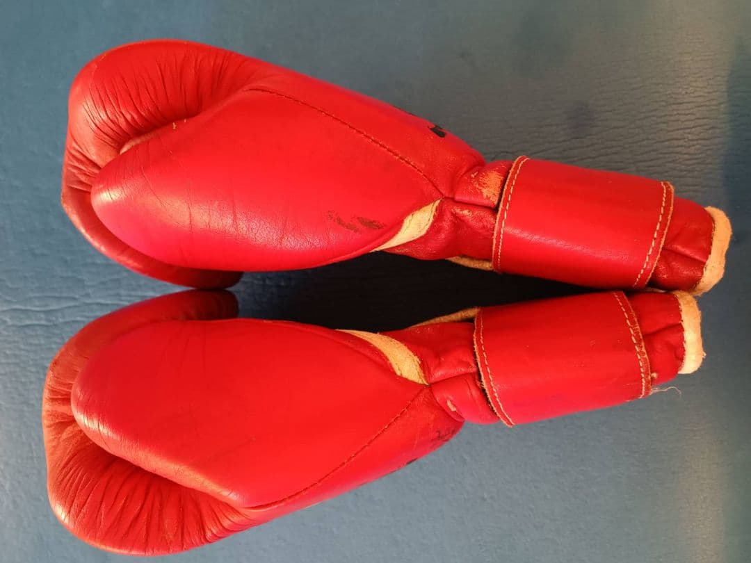 値下↘デス。14オンスのWinning赤です！安心BIGグローブ！