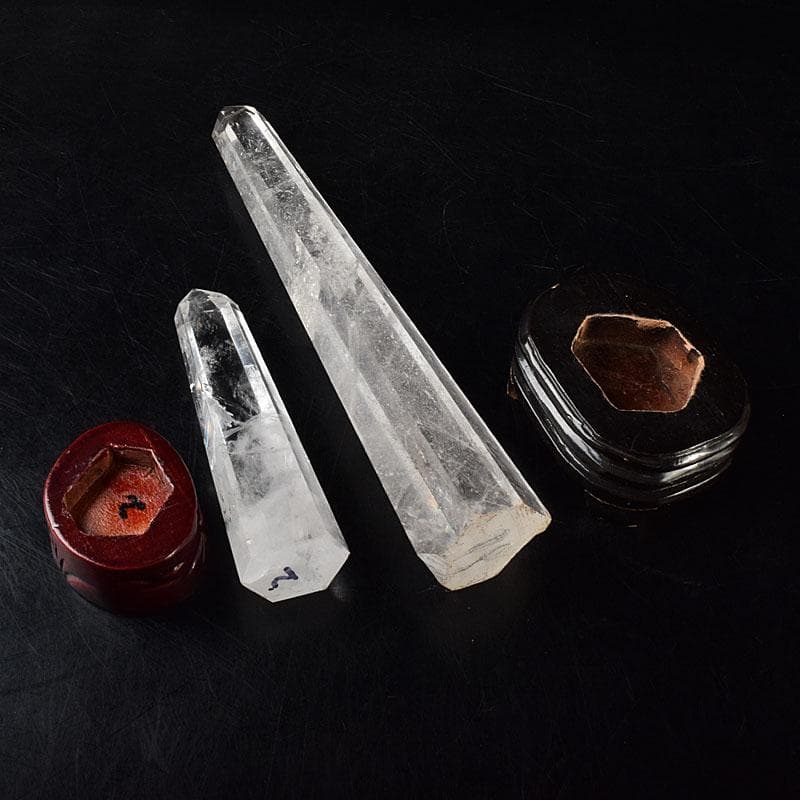 風水　縁起物　水晶　クリアクォーツ　台付　置物　2点まとめて　C　8196