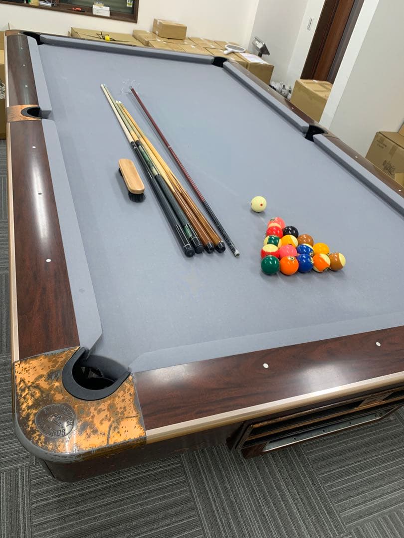 中古 : Brunswick ビリヤード台 9フィート 付属品付き