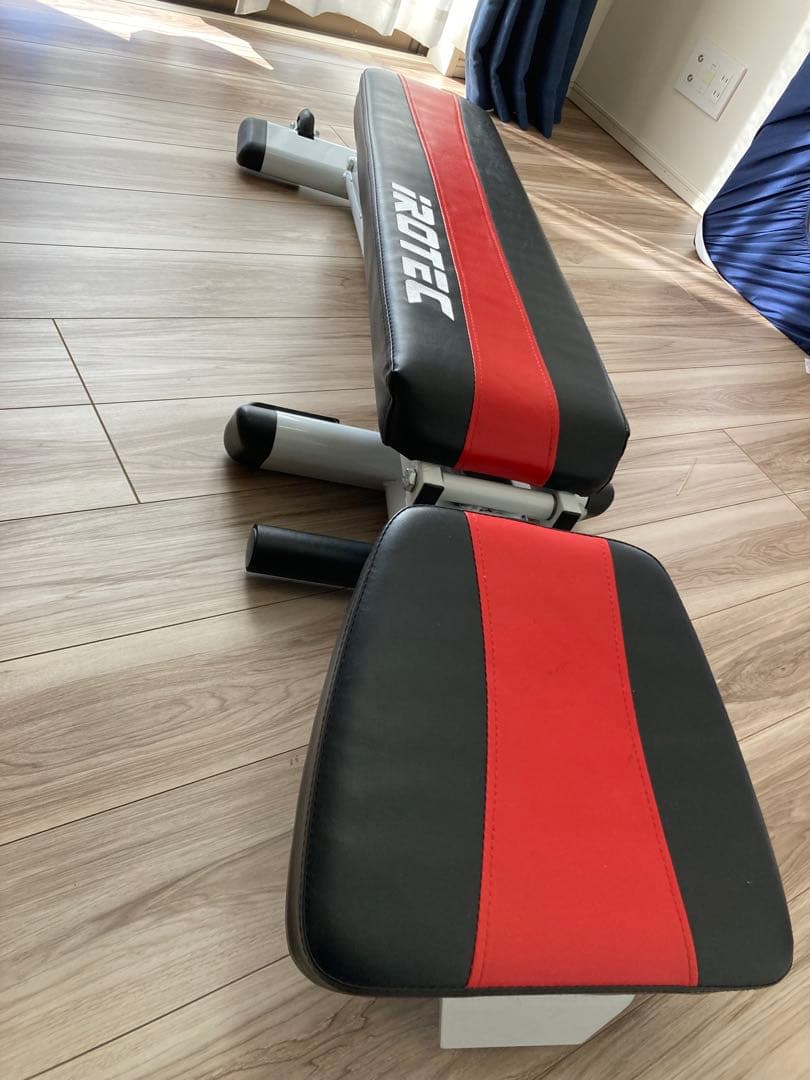 iROTEC 調整可能トレーニングベンチ 黒/赤