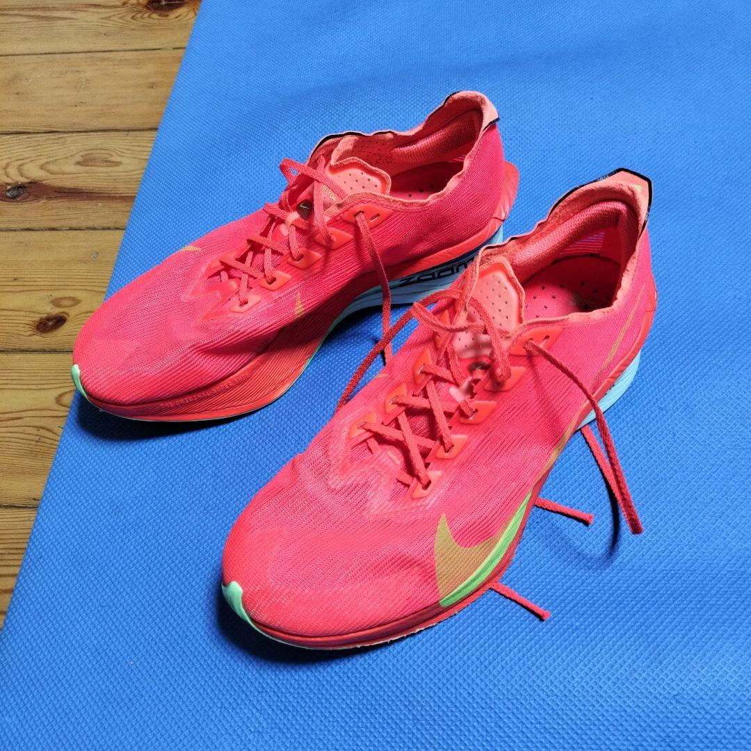 ヴェイパーフライ４　２６センチ