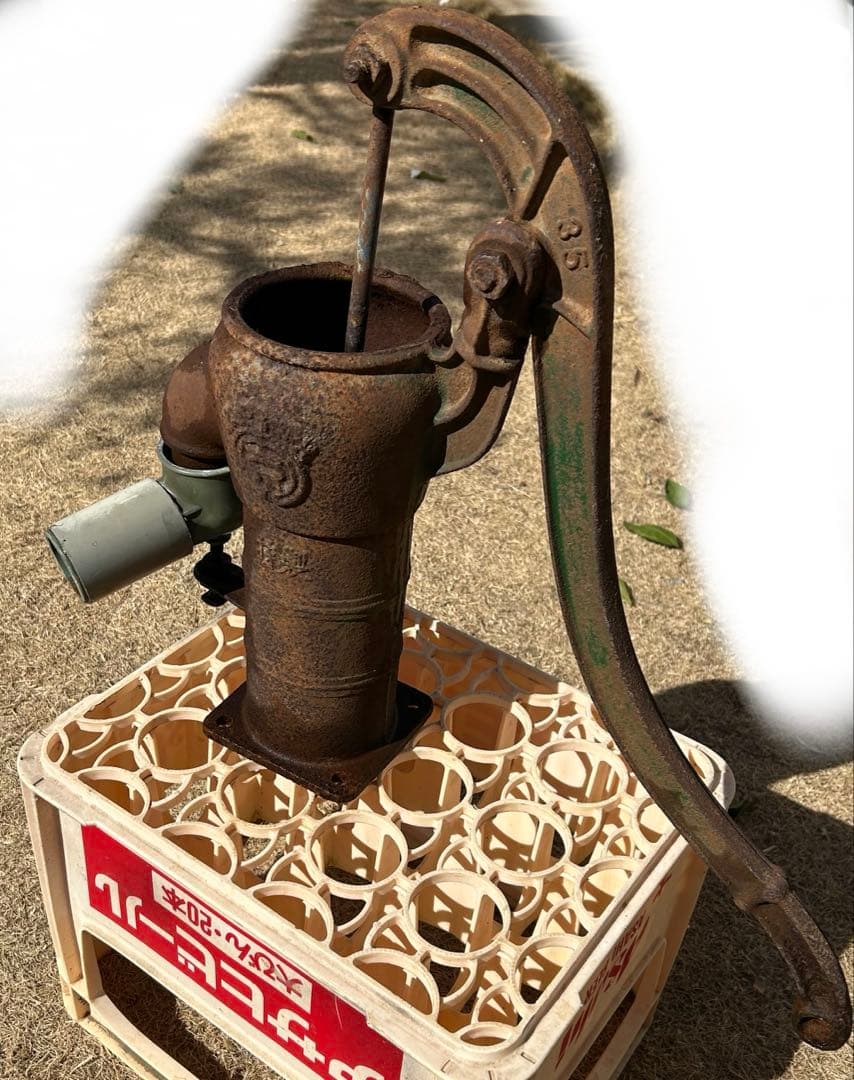 手押し井戸ポンプ　レトロ井戸ポンプ　ガッチャンポンプ　ジャンクガーデン　昭和