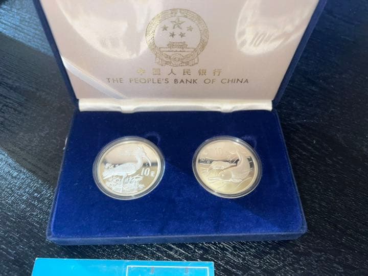 人民元　銀硬貨10元2枚入り