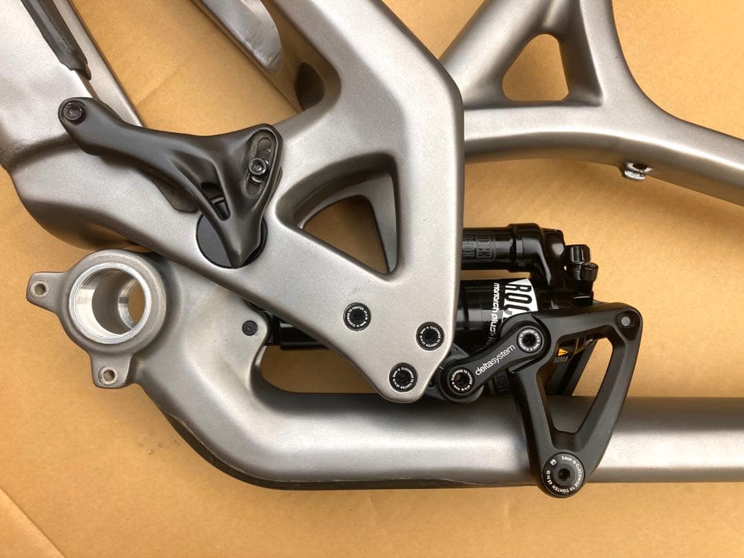 EVIL INSURGENT LB/ Sサイズ / イービル インサージェント