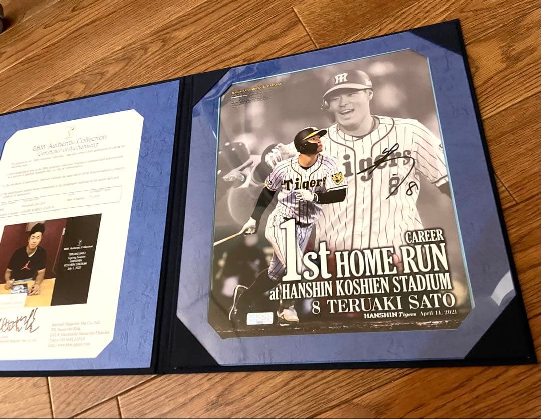 佐藤輝明 2021年　ルーキー　甲子園初ホームラン記念　直筆サイン　写真