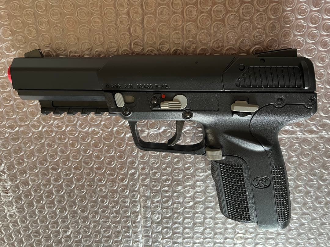 東京マルイ　FN5-7 ファイブセブン　ガスブローバック　純正ガンパワーガス付き