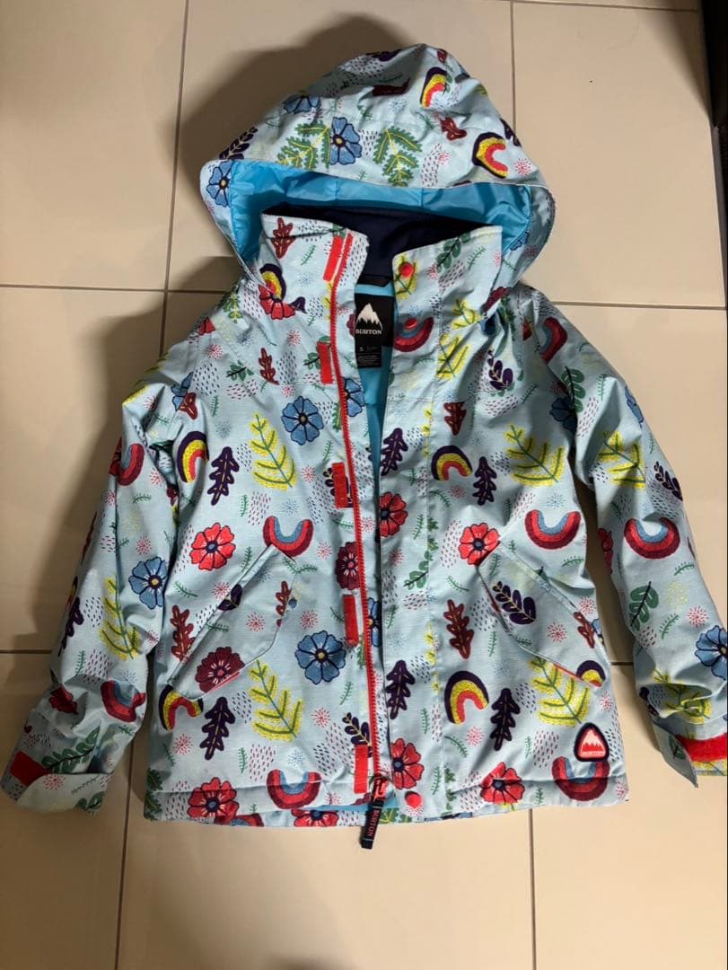 子ども用青色花柄ジャケットと紫色パンツセット