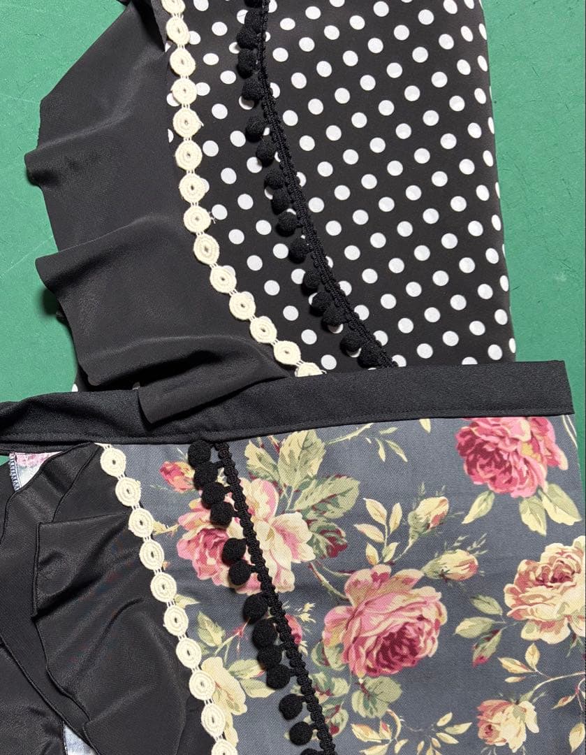 SKC　エプロン　グレーピンクバラ柄　シージョ　黒白ドット　黒フリル