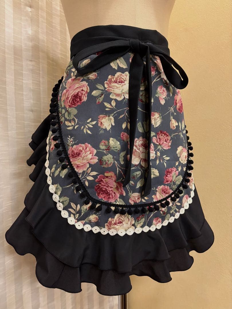 SKC　エプロン　グレーピンクバラ柄　シージョ　黒白ドット　黒フリル