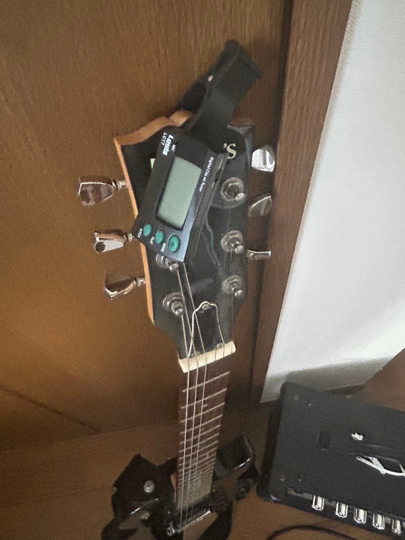 エレキギターとLouis LGA-15アンプセット ギターチューナー付き