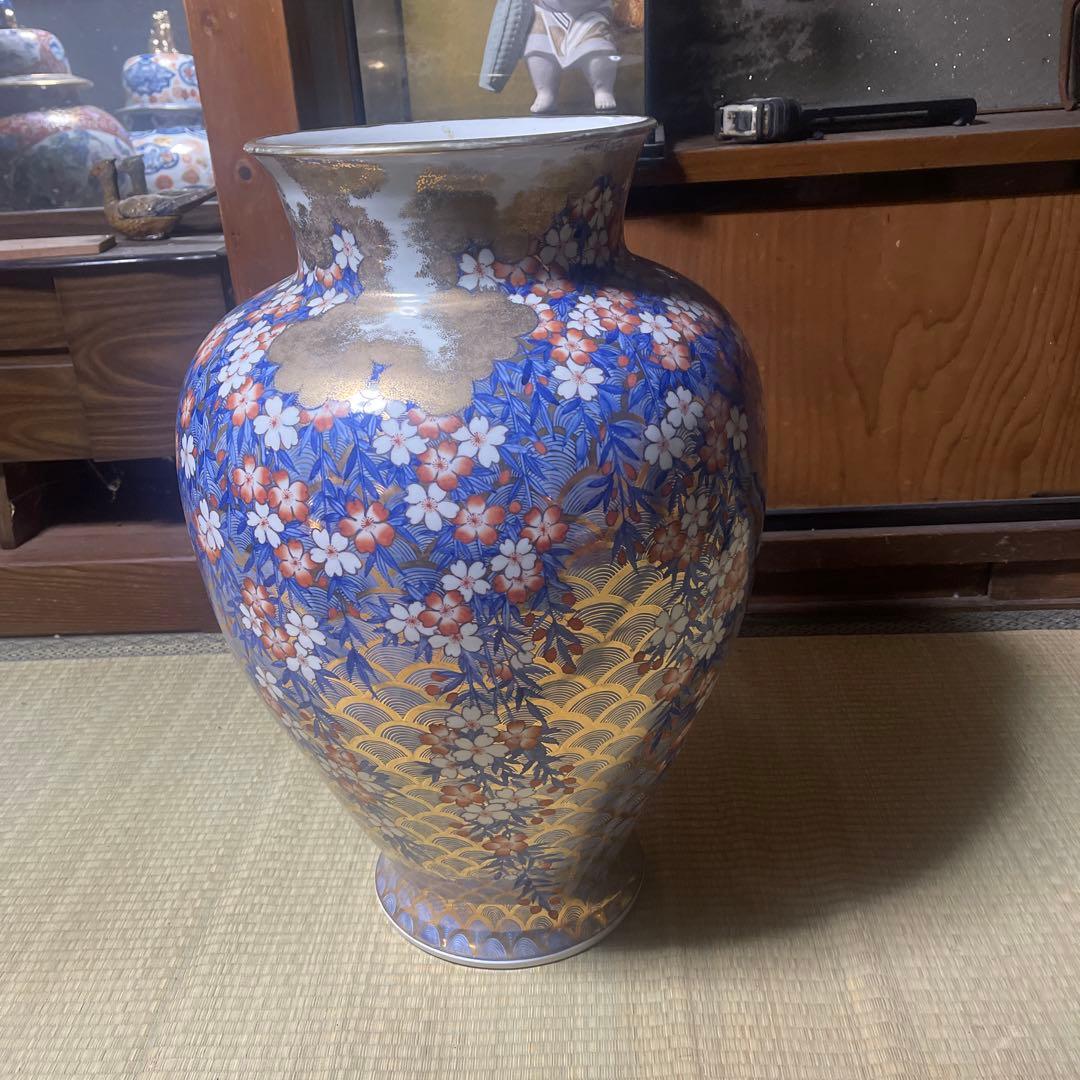 花柄の金彩装飾陶器花瓶　大型　花瓶