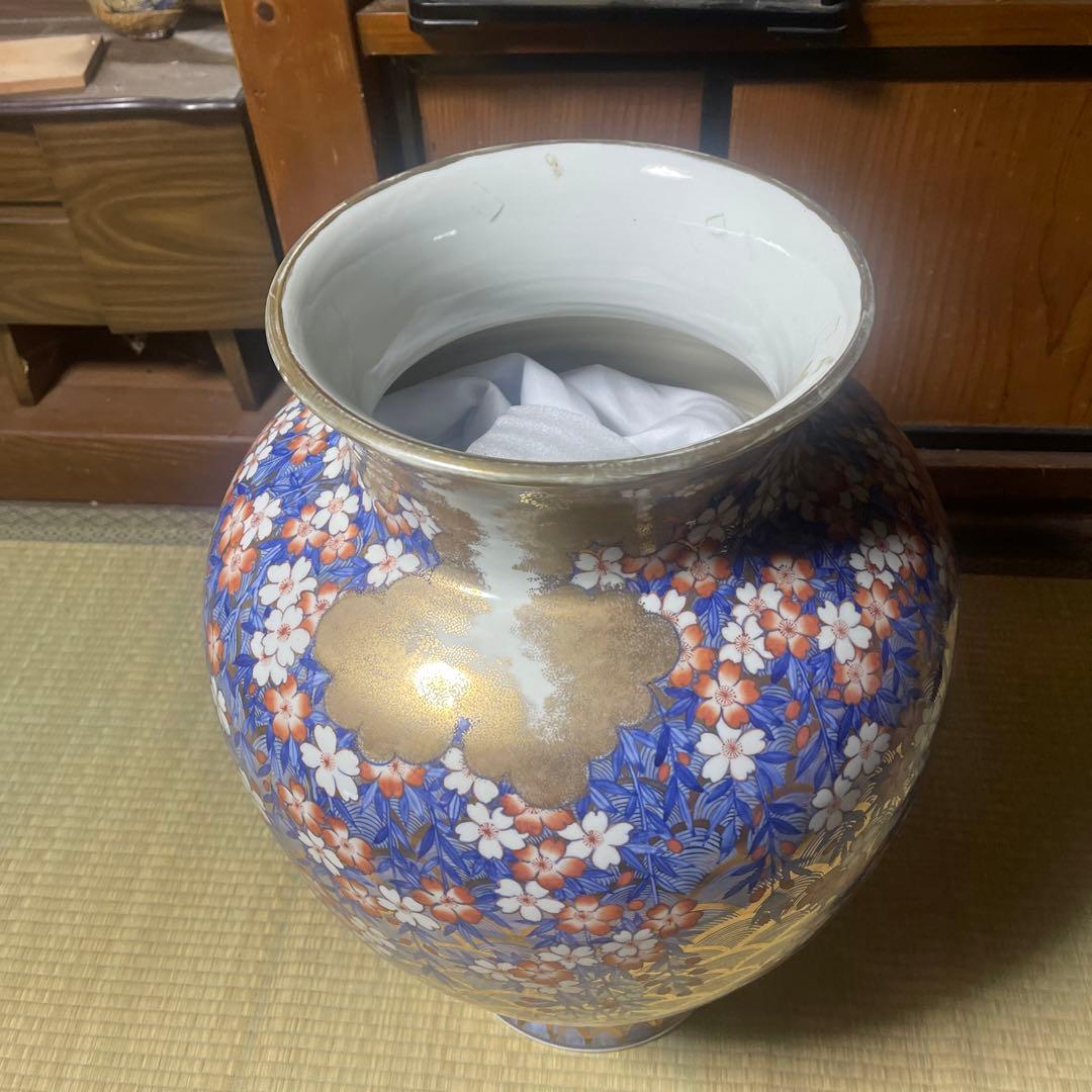 花柄の金彩装飾陶器花瓶　大型　花瓶