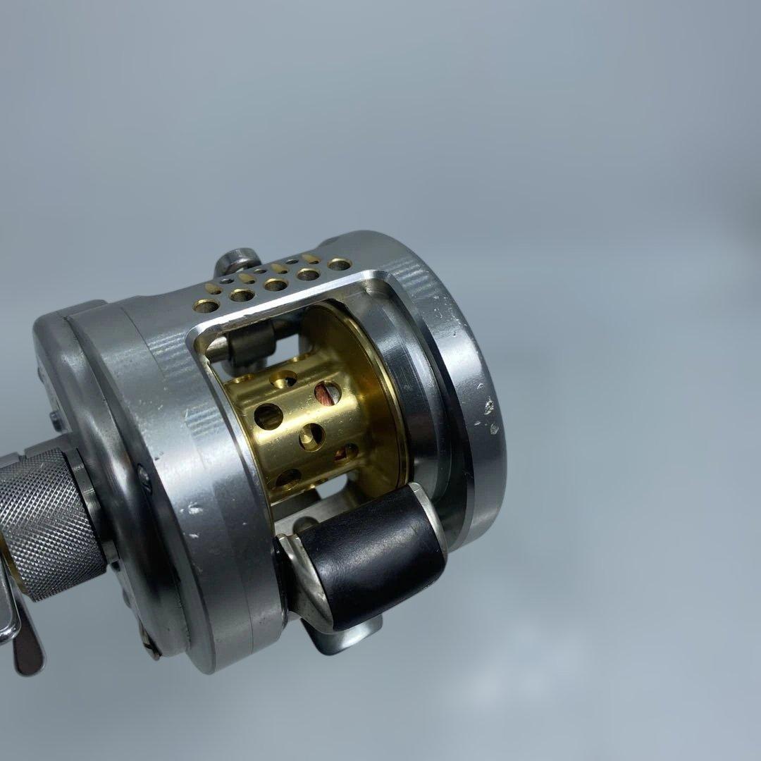 シマノ・03カルカッタコンクエスト201DＣ