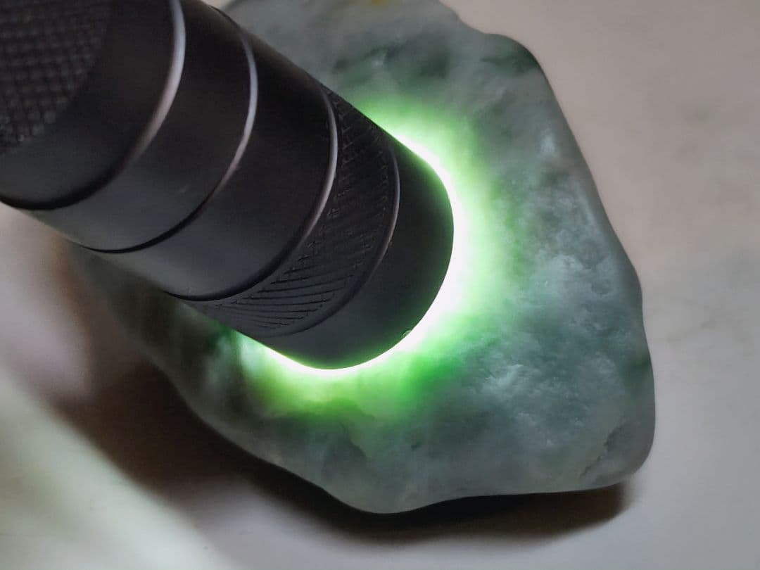 灰緑 147g 翡翠 ヒスイ 原石 鑑賞石 自然石 誕生石 鉱物 鉱石 水石