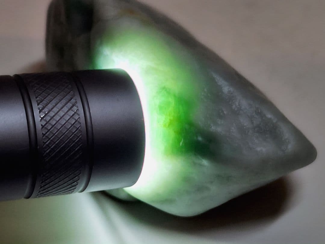 灰緑 147g 翡翠 ヒスイ 原石 鑑賞石 自然石 誕生石 鉱物 鉱石 水石