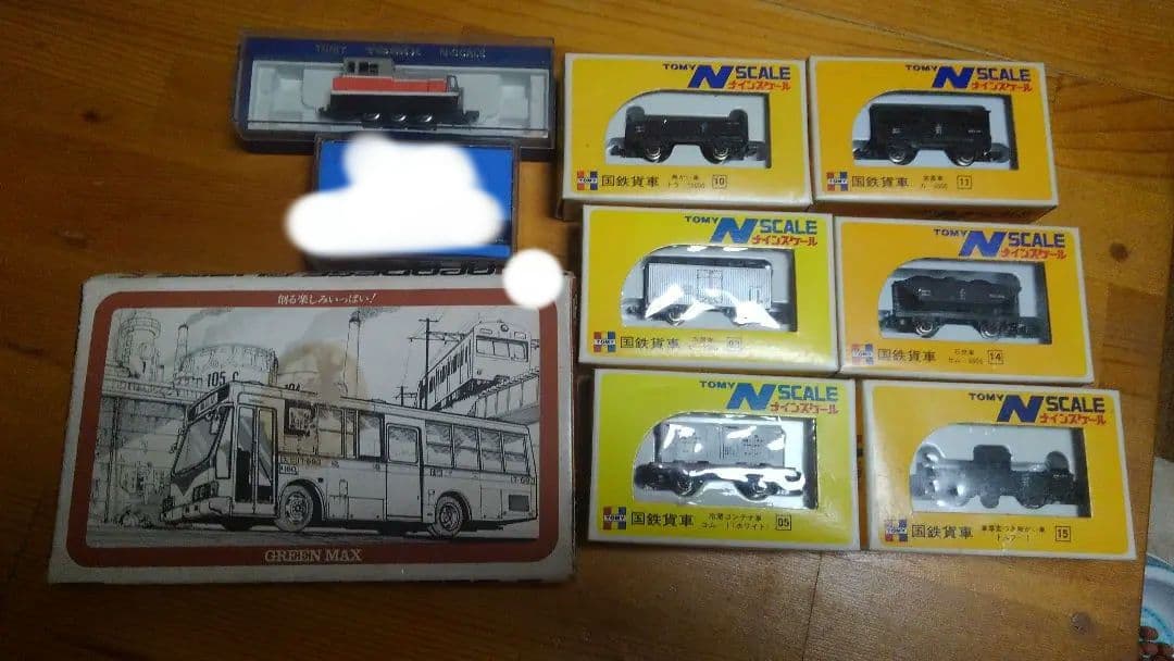 激レア✨ナインスケール✨Nゲージ✨ 動力車両+貨車６車両+バスのキット２台入り