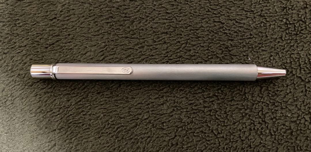 未使用　カルティエCartier ボールペン シルバーメタル　インク黒