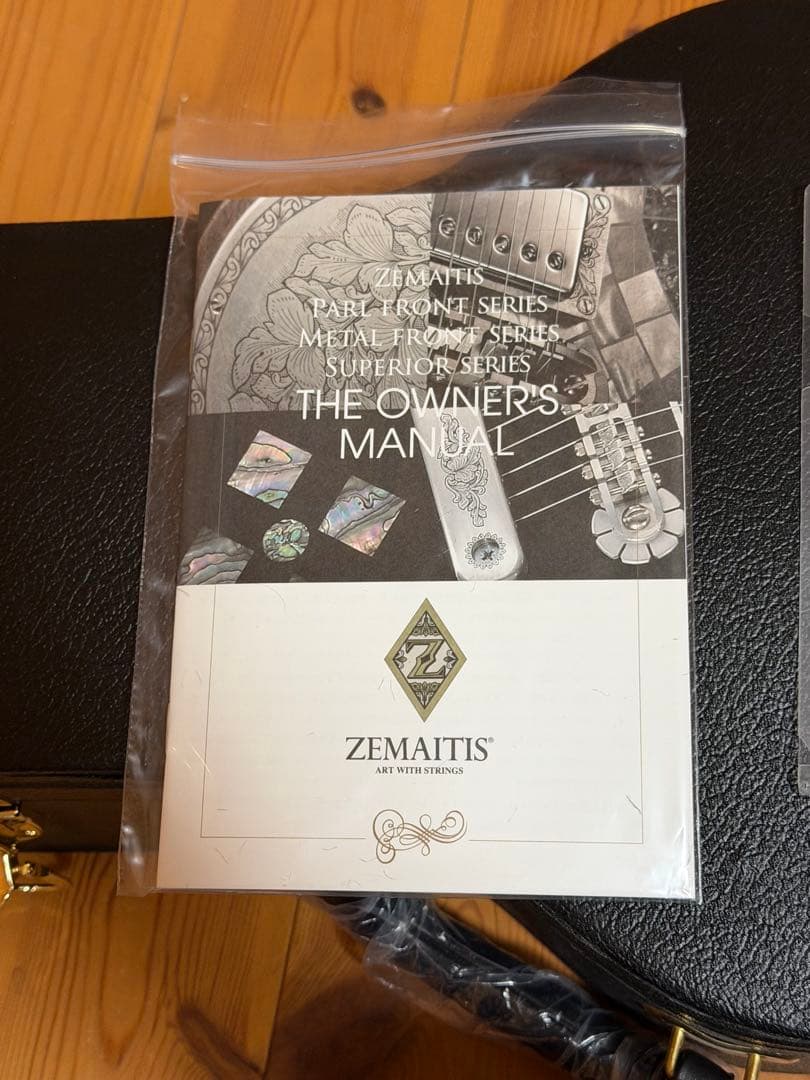 ゼマイティス l Fronts Aces & Eights, Black