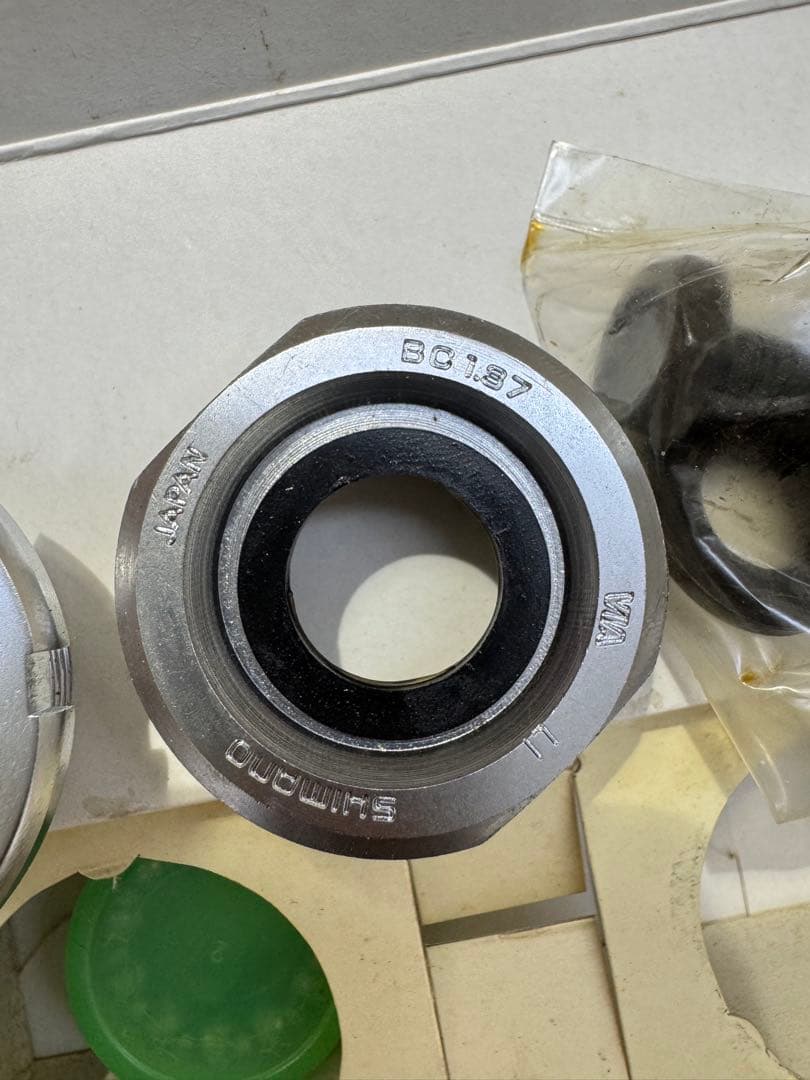 新品未使用　箱入り　クランクセット　ボトムブラケット　サンテ