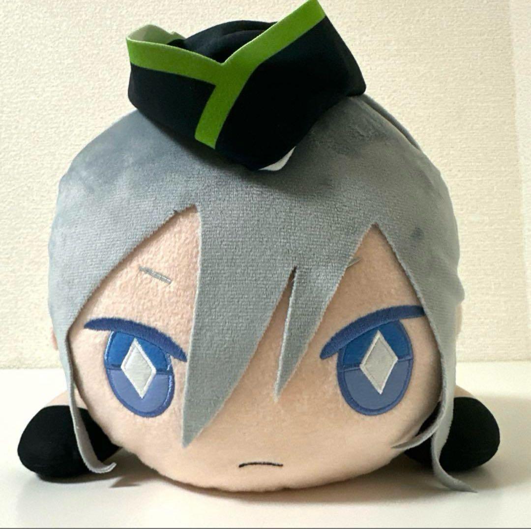 ツイステ　メガジャンボ 寝そべり ぬいぐるみ　シルバー