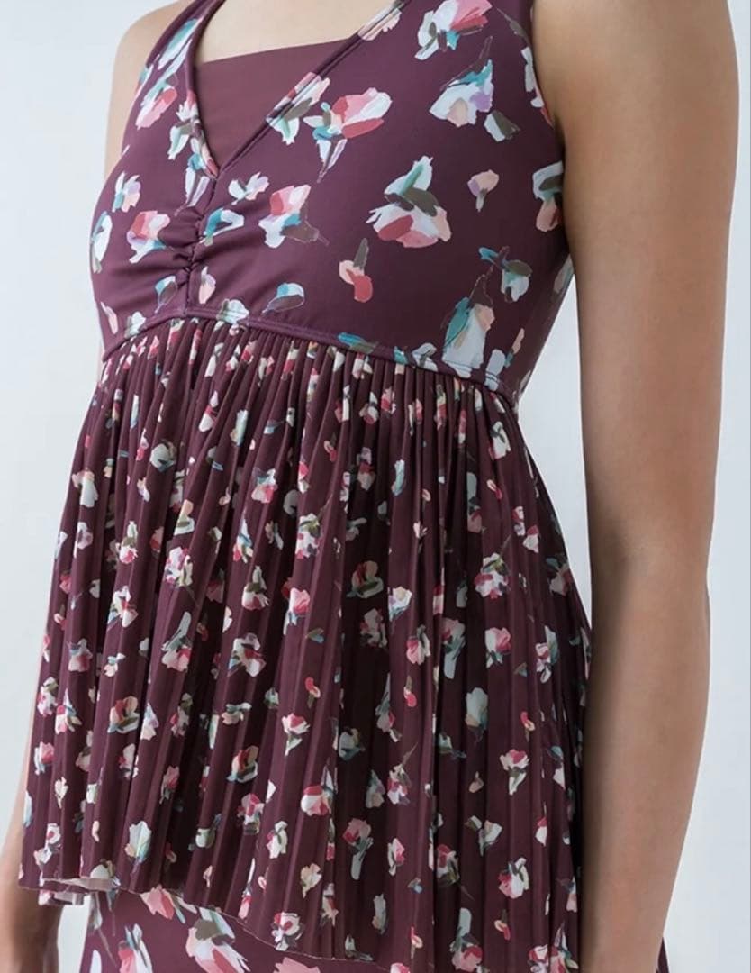 (週末限定価格)【新品未開封】SUKARA ローズプリントプリーツタンクトップ