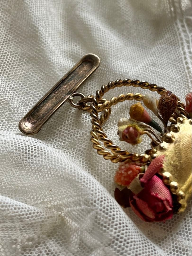 ◆フランスビンテージ｜アクセサリーBブローチ布花ピンクローズブーケ籠コサージュ