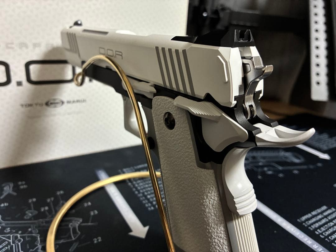 【極美品】マルイ D.O.R ホワイト＋ロングマグ付