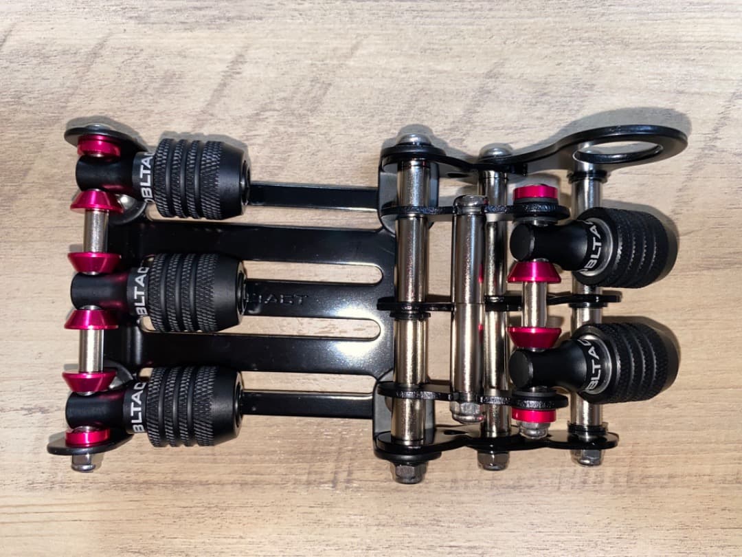 ビットホルダー5P付きベルトループ　ブラック×ピンク