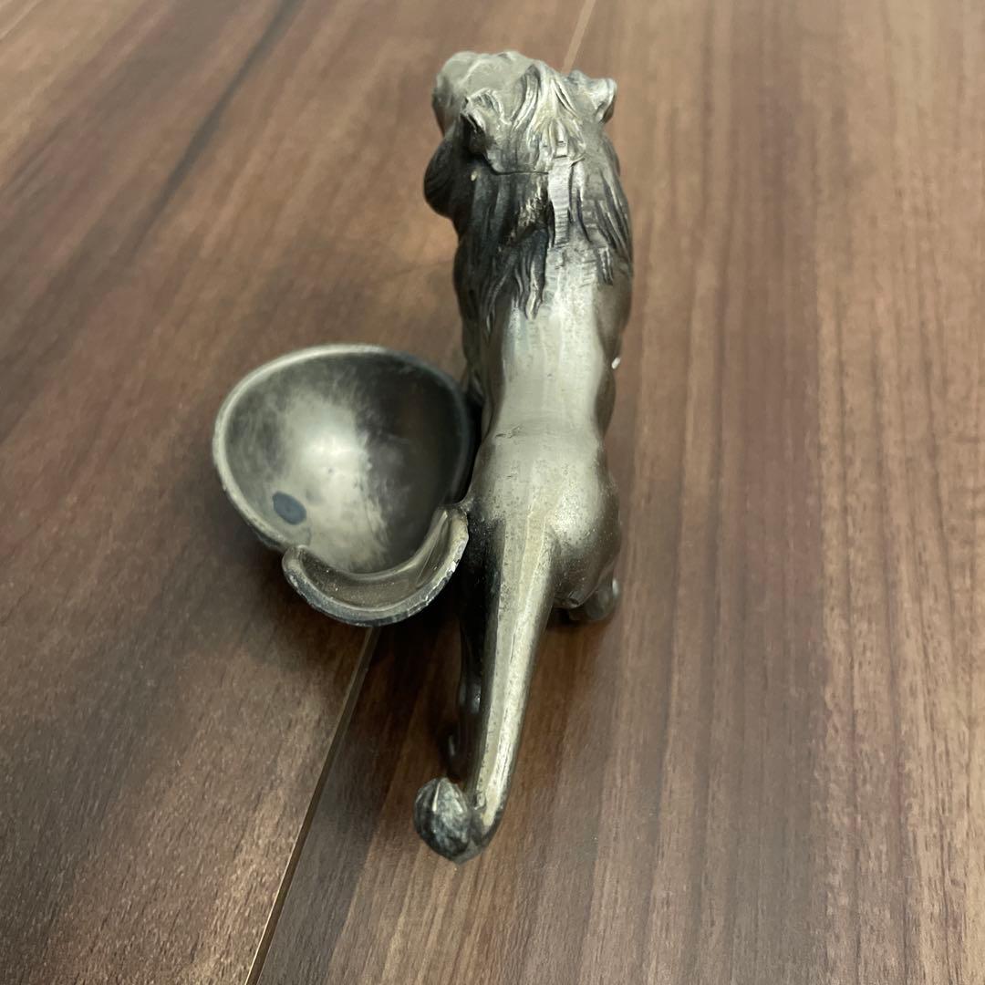 ライオン型金属　パイプ置き