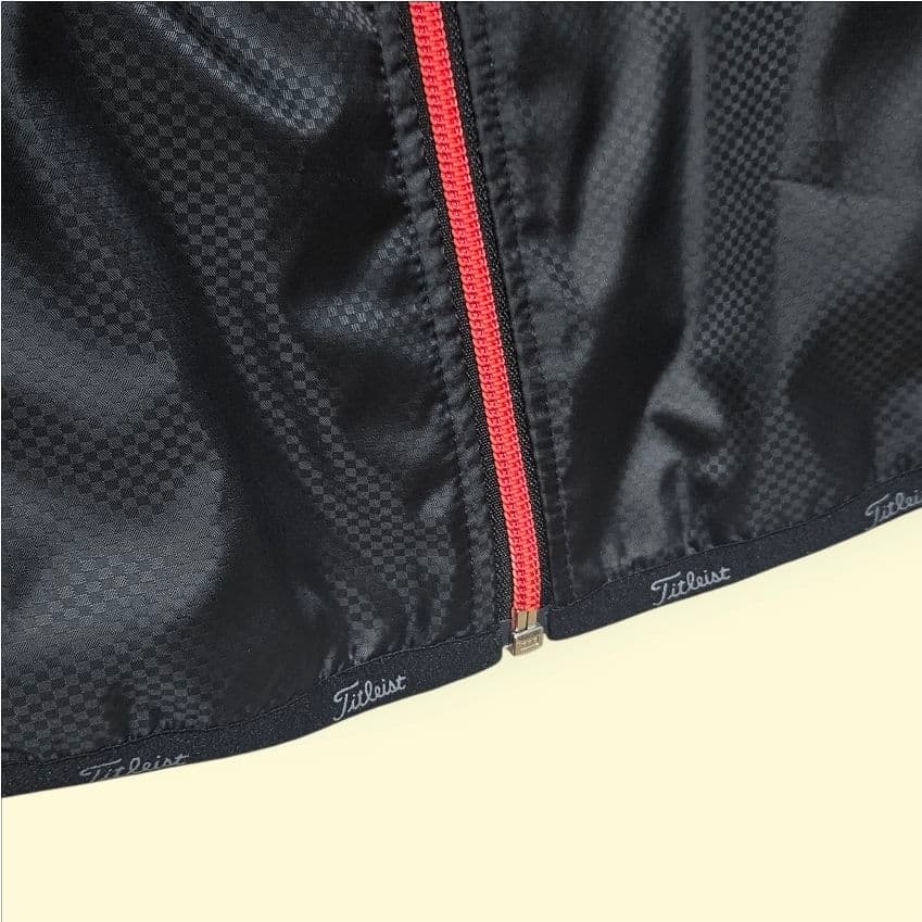 美品メルセデス・ベンツ&タイトリストメンズゴルフ2ウェイJKブラックM 蓄熱