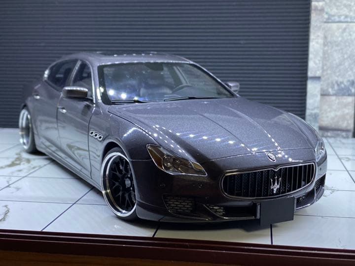 1/18 オートアート マセラティ クワトロポルテ GT S グレー　カスタム