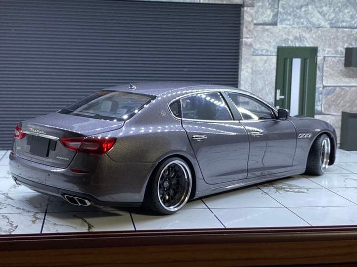 1/18 オートアート マセラティ クワトロポルテ GT S グレー　カスタム