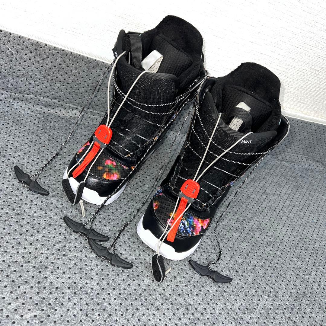 1回使用 23cm 希少 花柄 BURTON MINT AF レースブーツ