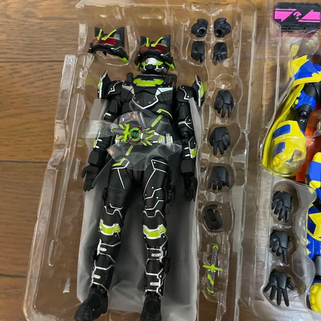 shフィギュアーツ仮面ライダータイクーンブジンソードなど4点
