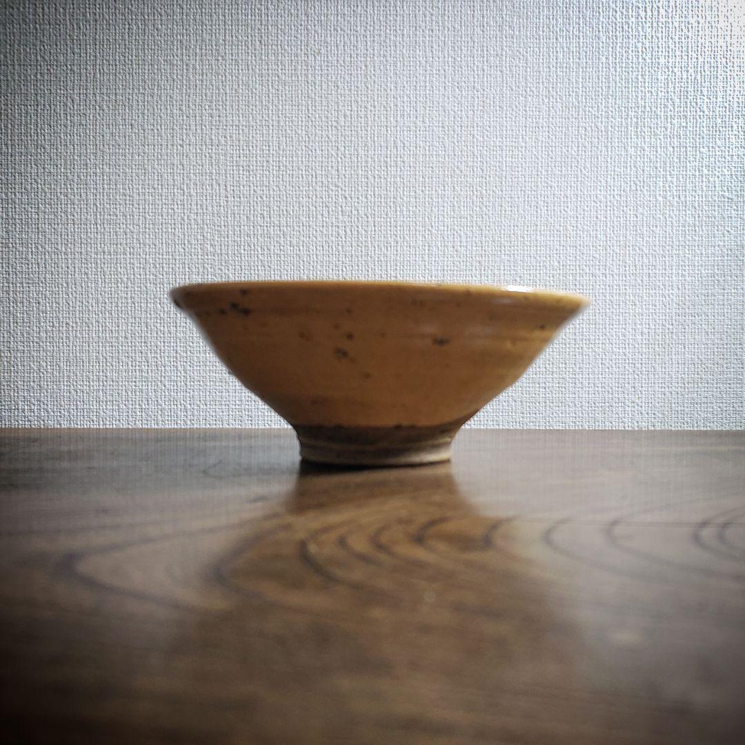 茶碗 抹茶椀 茶道具 茶器 黄土色 陶器 鉢 訳あり 欠け 井戸脇茶碗