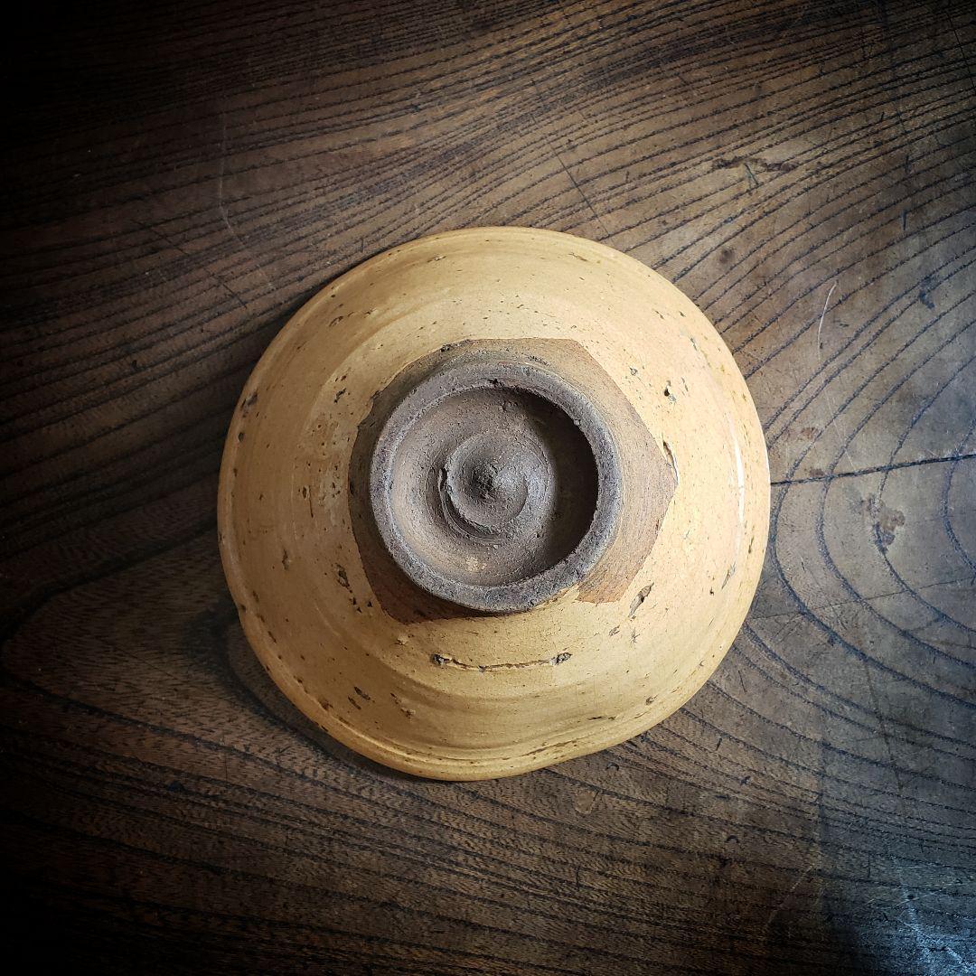 茶碗 抹茶椀 茶道具 茶器 黄土色 陶器 鉢 訳あり 欠け 井戸脇茶碗