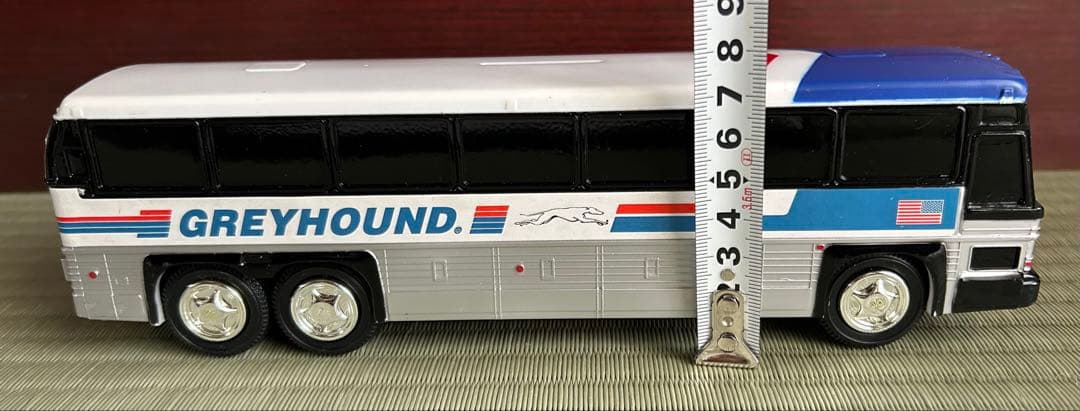 GREYHOUND Americruiser バス型ミニカー 貯金箱