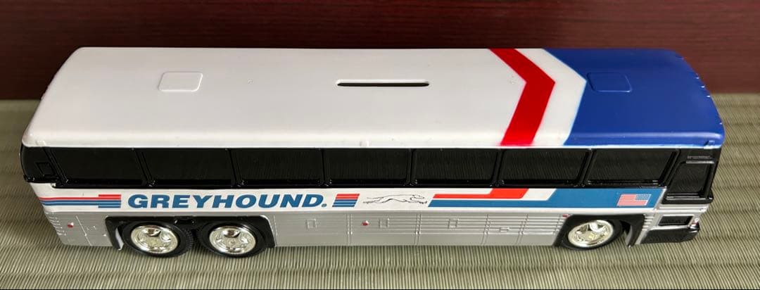 GREYHOUND Americruiser バス型ミニカー 貯金箱