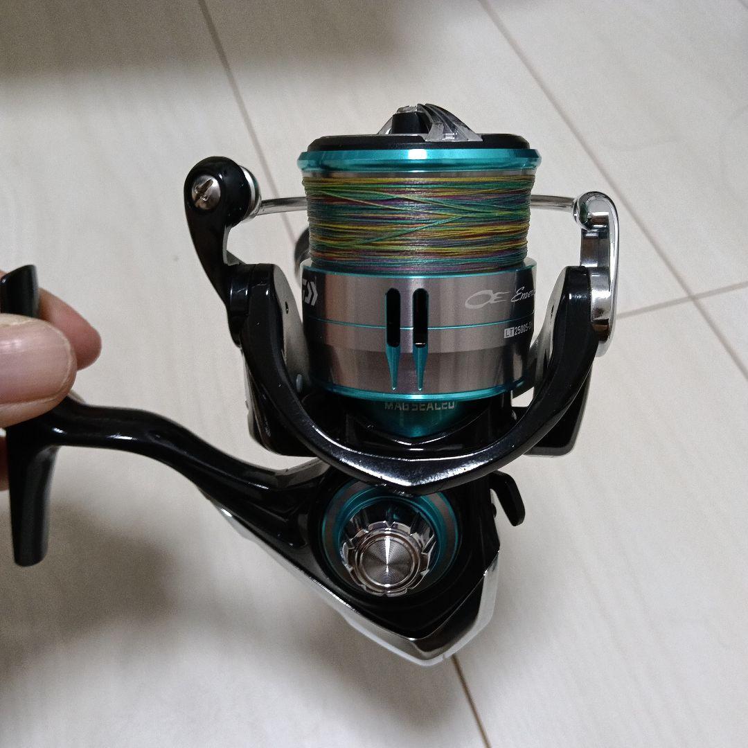 ダイワ　エメラルダスLT 2500S-DH スピニングリール