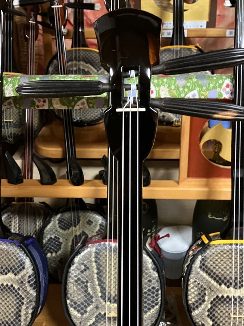 沖縄三線最高峰八重山黒木真壁型本皮一枚張りスンチ塗りウズラミ期間限定の出品