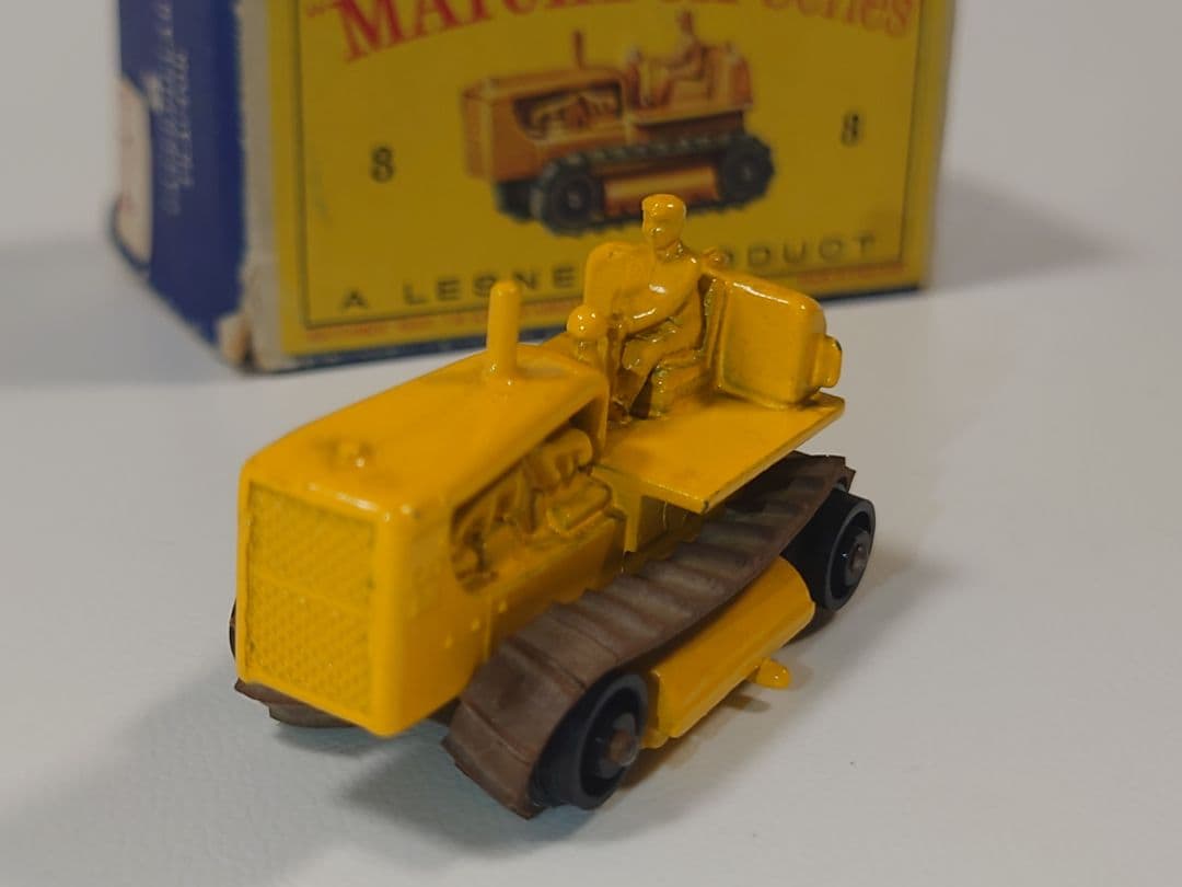 ミニカー MATCHBOX No.8 CATERPILLAR TRACTOR