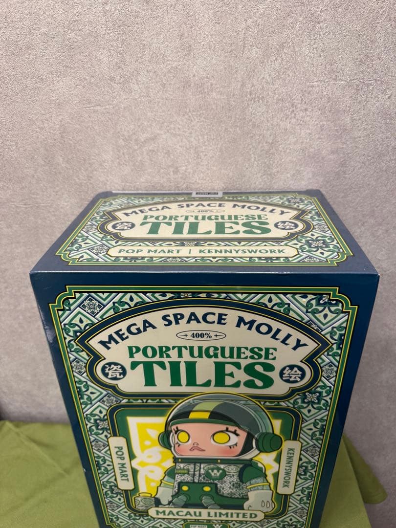 POP MARTマカオ限定MEGA SPACE MOLLY 400%TILES