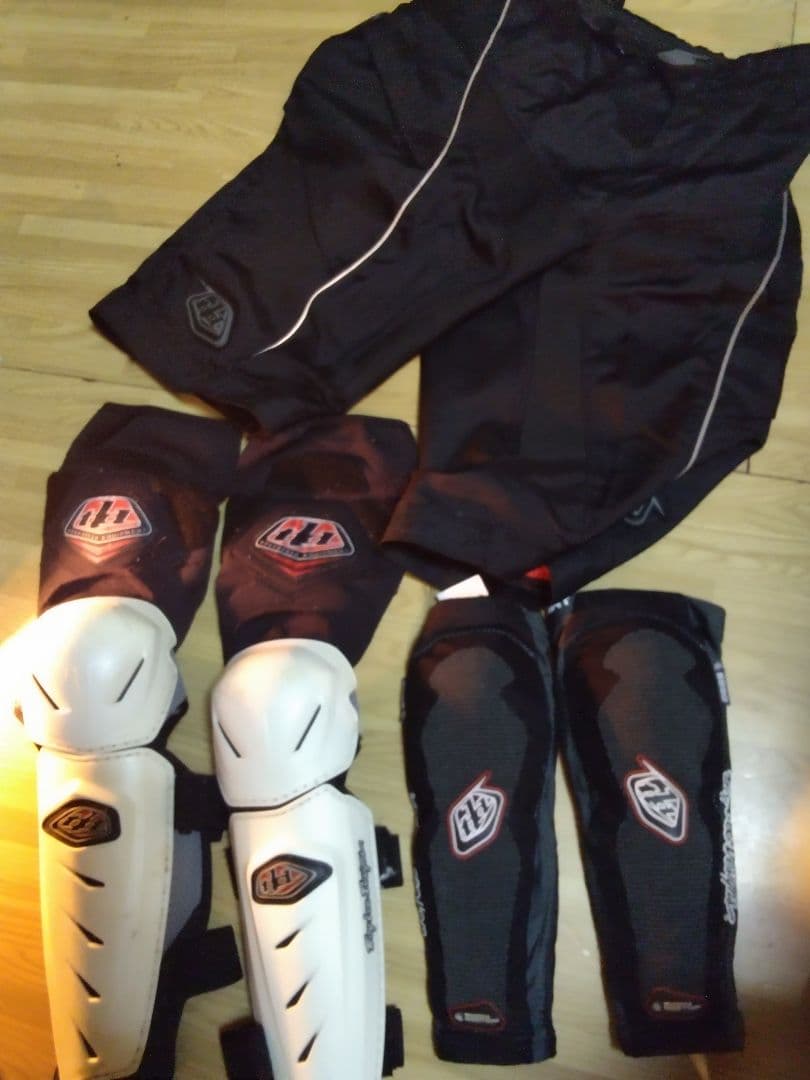 MTB BMX モトクロス　レーサー　トロイリーデザイン　プロテクター　膝　肘