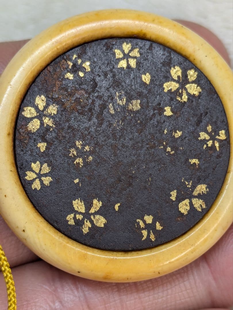 骨董　提げ物　根付　饅頭根付　根付け　金象嵌　桜吹雪　古玩　印籠