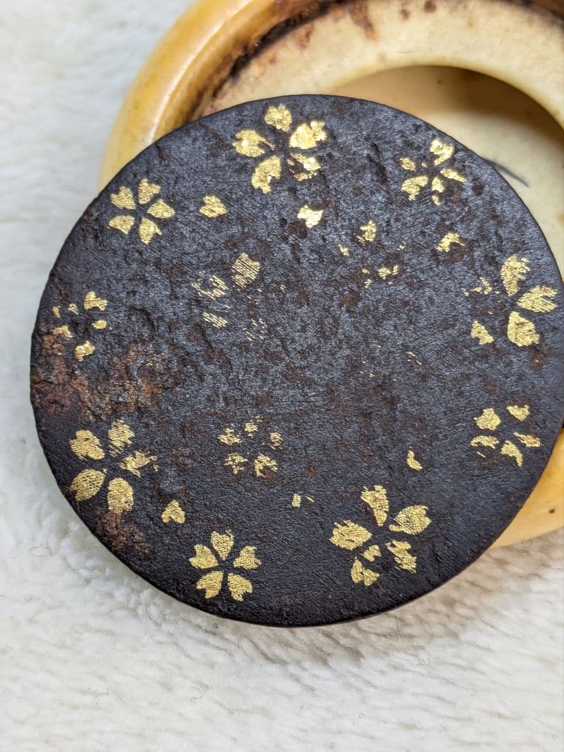 骨董　提げ物　根付　饅頭根付　根付け　金象嵌　桜吹雪　古玩　印籠