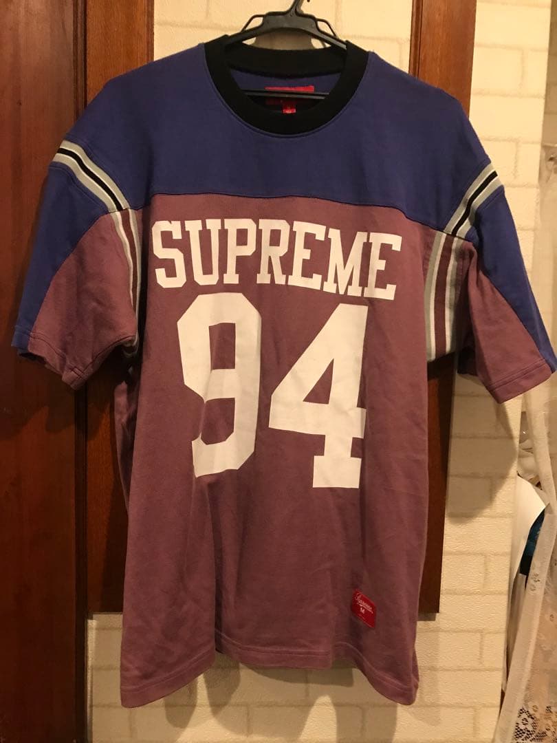 supreme Split Foot ball tシャツ