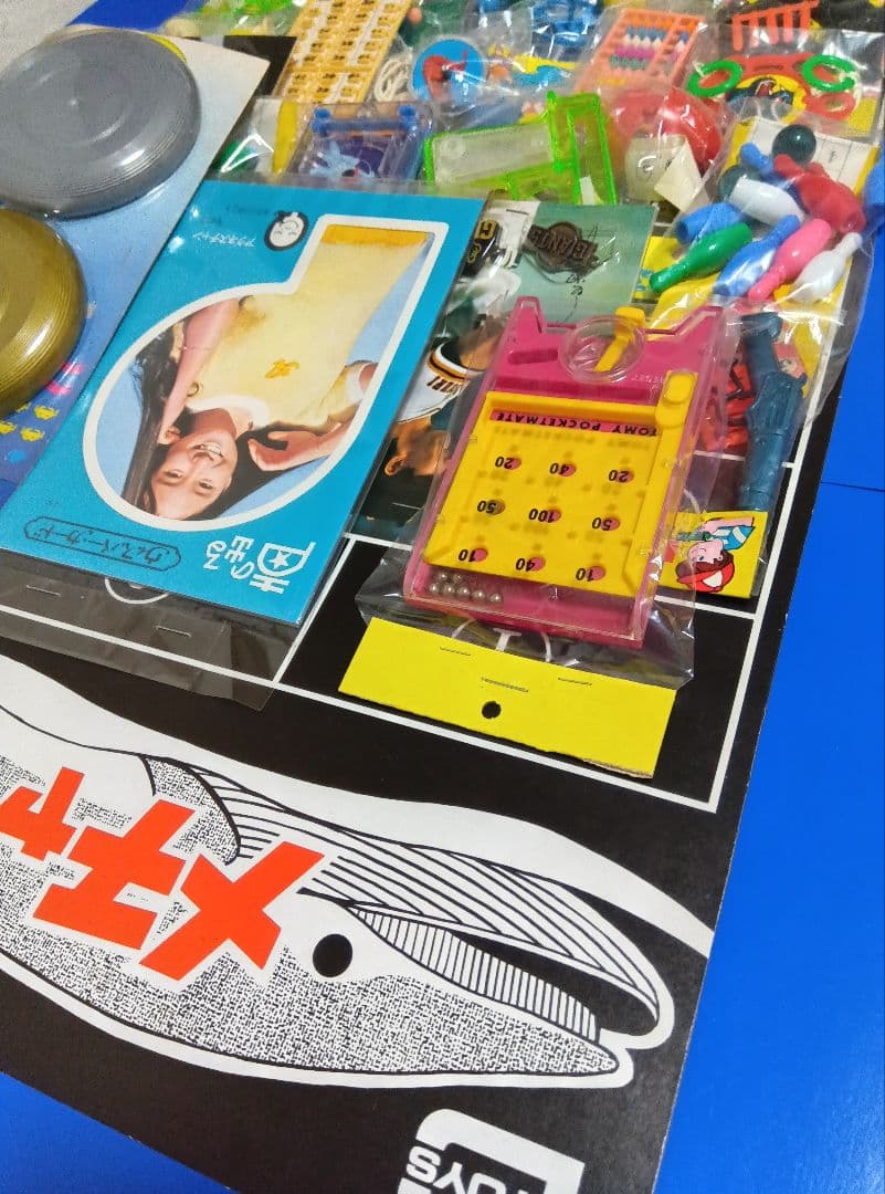 昭和レトロ【駄菓子屋・くじ引き】駄玩具　コスモス　スーパーカー　野球バッチ　クジ