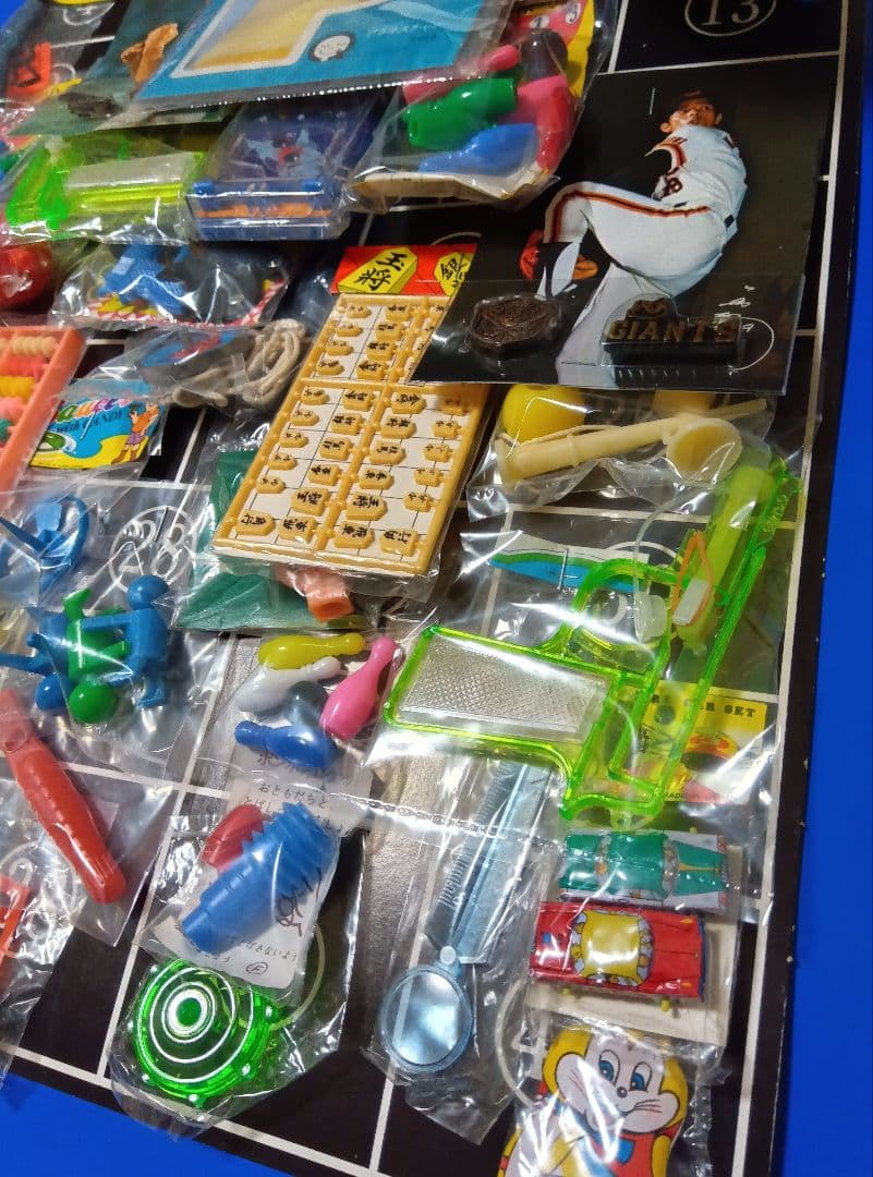 昭和レトロ【駄菓子屋・くじ引き】駄玩具　コスモス　スーパーカー　野球バッチ　クジ
