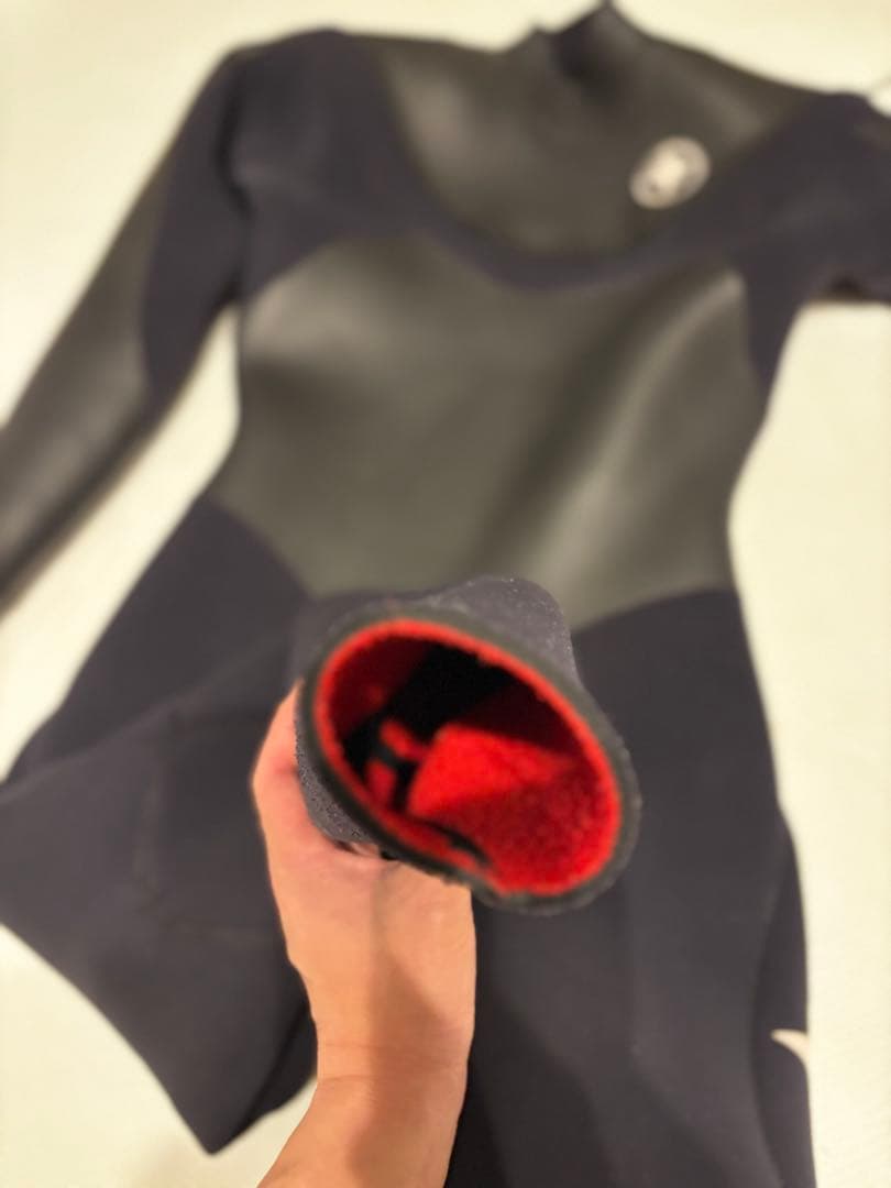 SALTCREEK POINT model ウェットスーツ